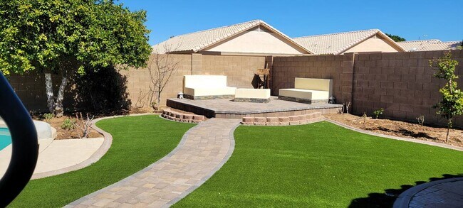 Building Photo - 4820 W Taro Dr