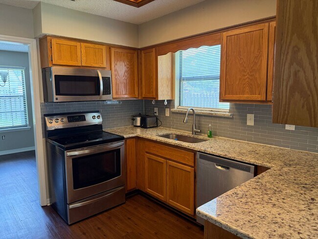 Building Photo - 200 Millers Trace Dr