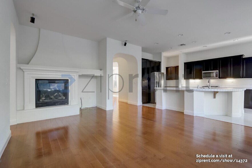 Building Photo - Unit