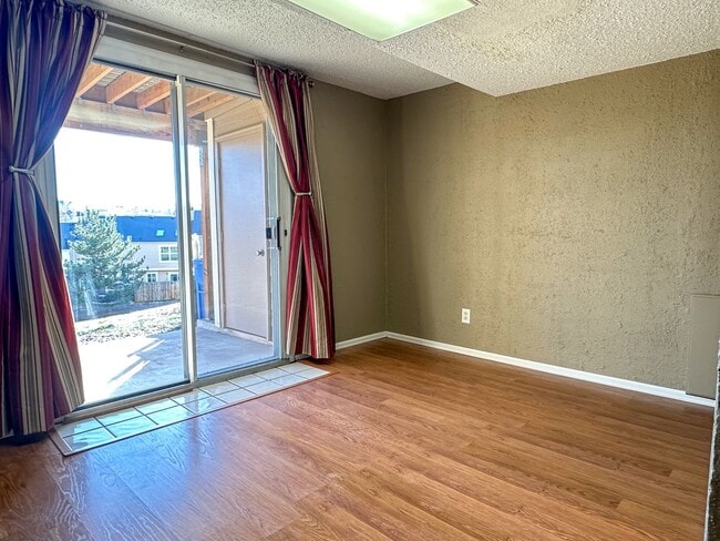 Building Photo - Beautiful TownHome Near Chatfield Reservoir