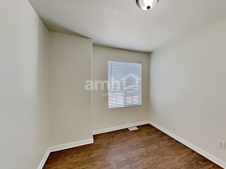 Building Photo - 88 2325 S