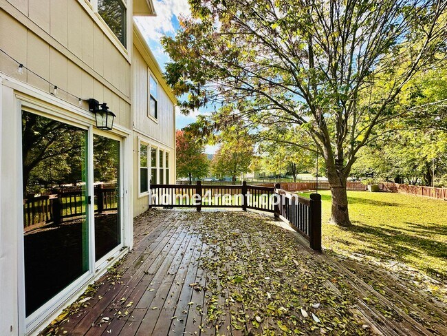 Building Photo - Elegant Cul-de-Sac Retreat with 5th Bedroo...