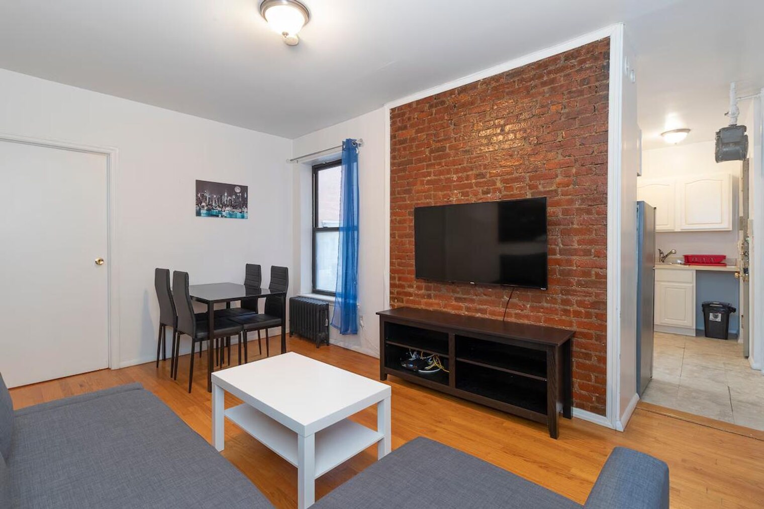 Building Photo - 331 E 92nd St