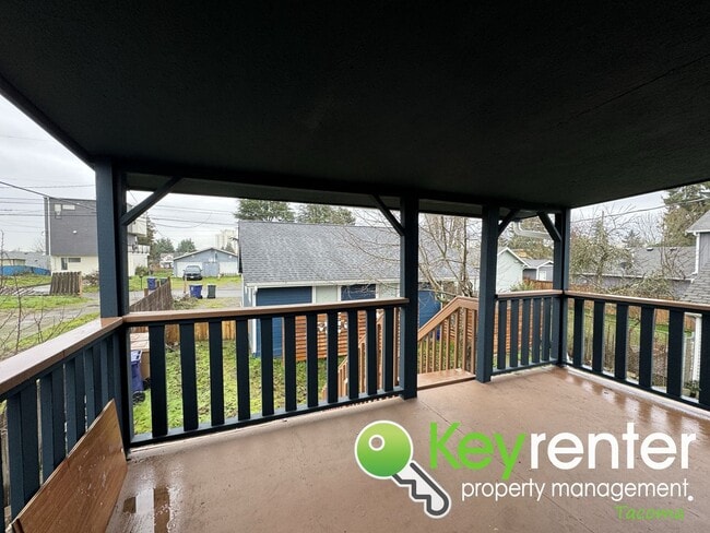 Building Photo - Captivating Multi-level 4Bed/2Bath Tacoma ...