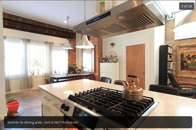 Building Photo - 559 Pryor St SW