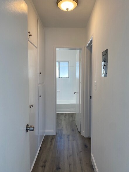 Building Photo - 1240 Manhattan Beach Blvd