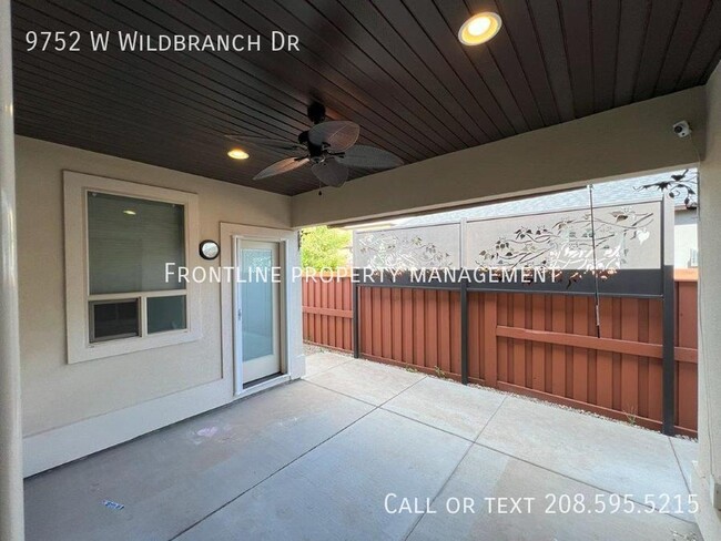 Building Photo - Nicely adorned home in a great subdivision!