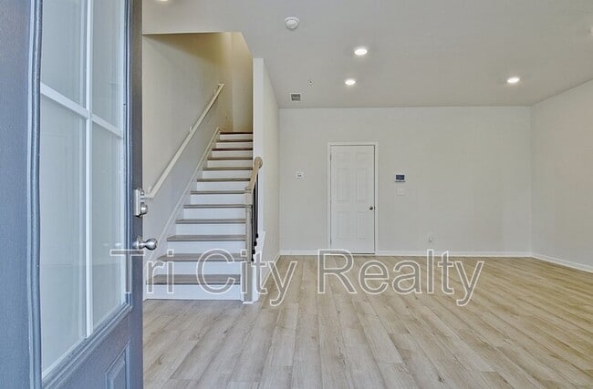 Building Photo - 250 Cobalt Dr