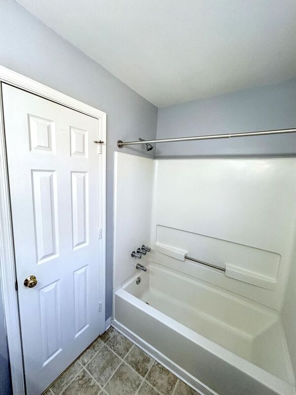 Building Photo - 6005 Almond Creek N Ln