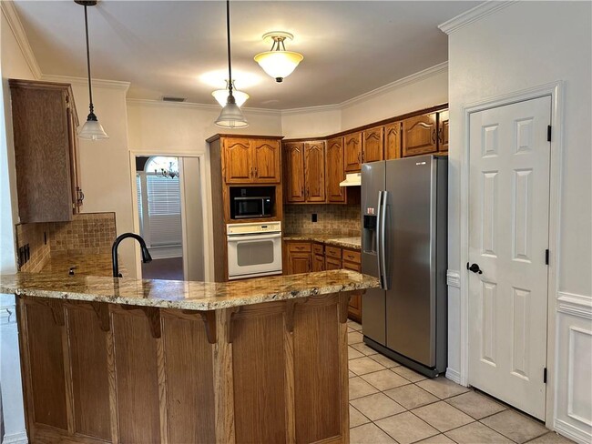 Building Photo - 1836 Augusta Dr W