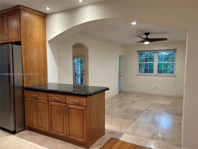 Building Photo - 641 Zamora Ave
