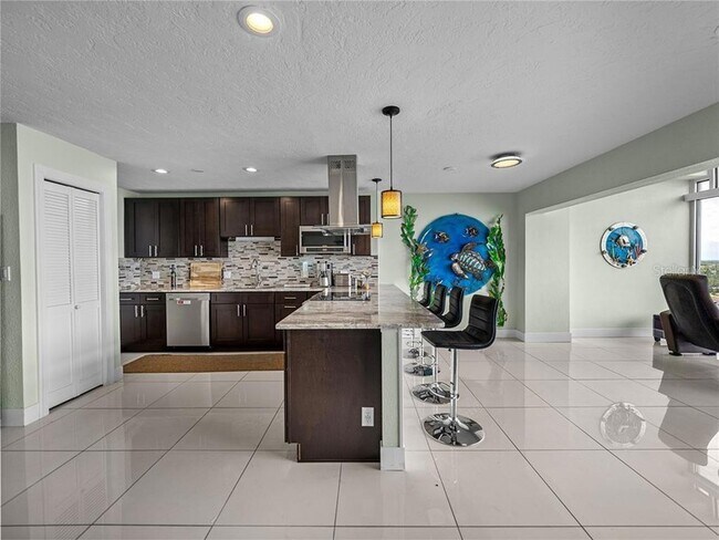 Building Photo - 7200 Sunshine Skyway Ln S