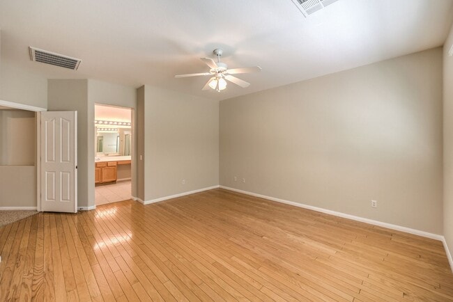 Building Photo - single story / 3 car garage / 3 bedrooms / 3 baths