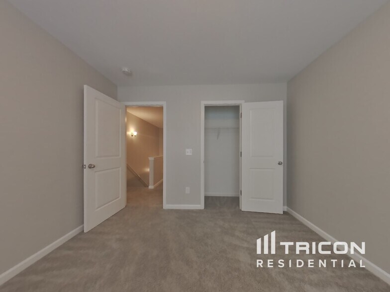 Building Photo - 121 Hickory Sta Ln