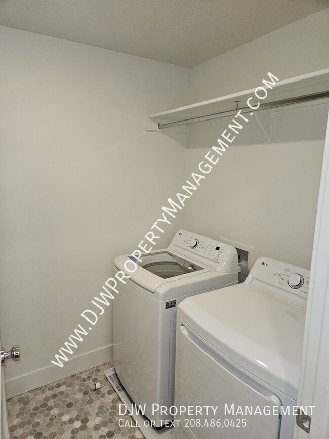 Building Photo - 1199 N Webb Wy