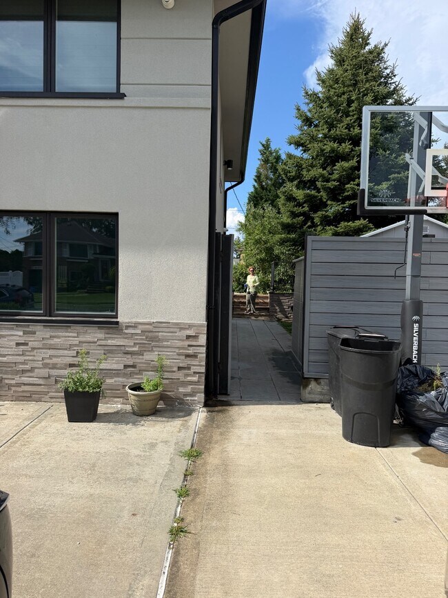 Building Photo - 3829 Beechwood Pl