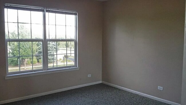 Building Photo - 10999 Manhattan Dr