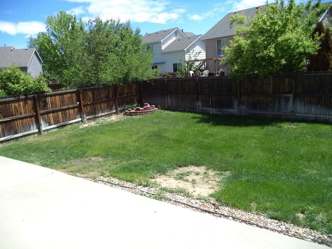 Building Photo - 3 bedrooms plus loft!  Main Floor Master plus so much more!