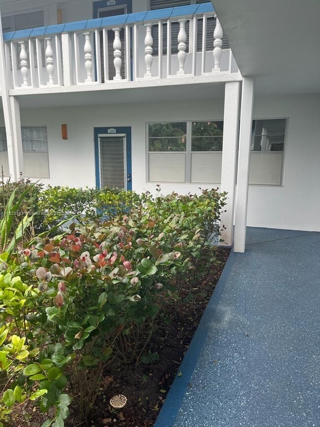 Building Photo - 288 North Dr
