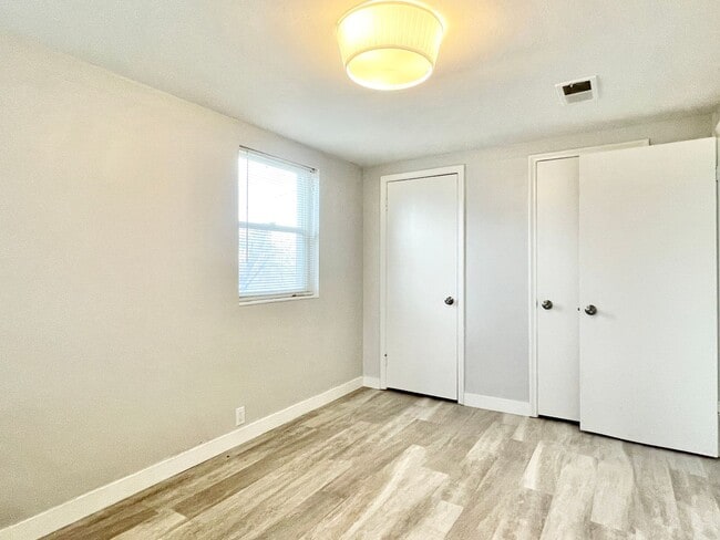 Building Photo - 415 N Main St