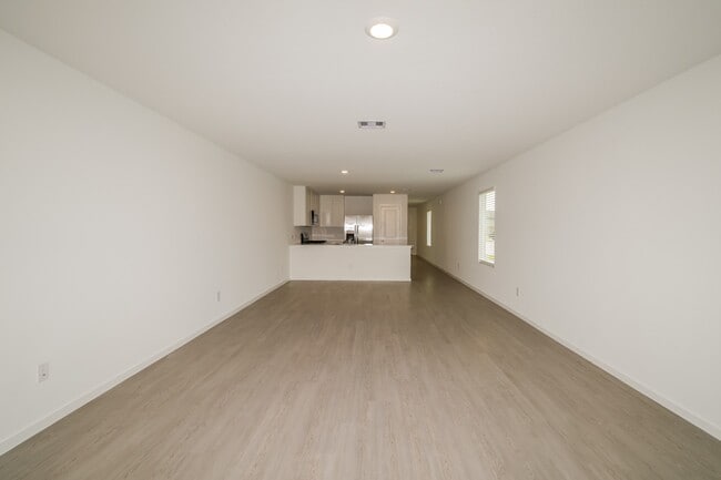 Building Photo - 7907 Meadow Cranesbill Dr