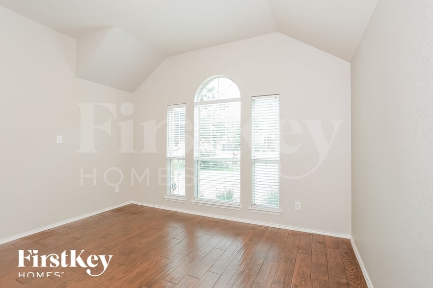 Building Photo - 5033 Charisma Dr