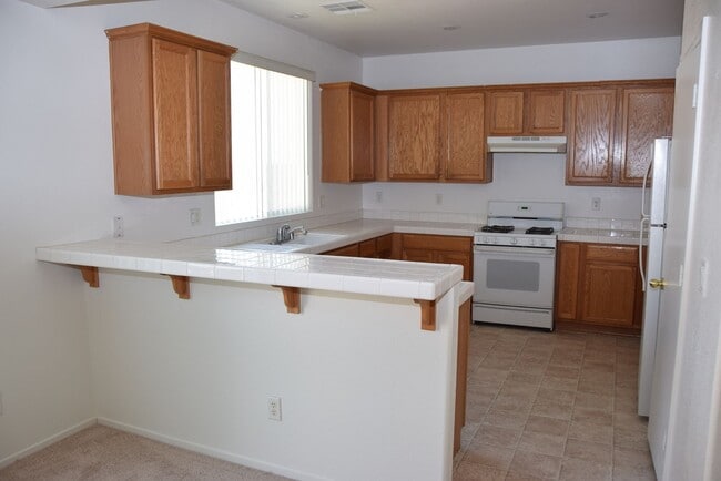 Building Photo - SPACIOUS AND ELEGANT TWO STORY HOME AT END...