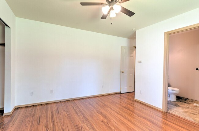 Building Photo - 3 Bedroom 2 Bath Home