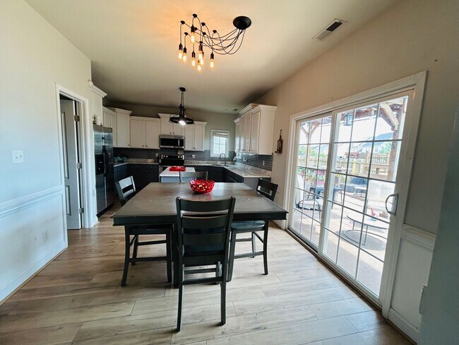 Building Photo - 3504 Castlefield Ln