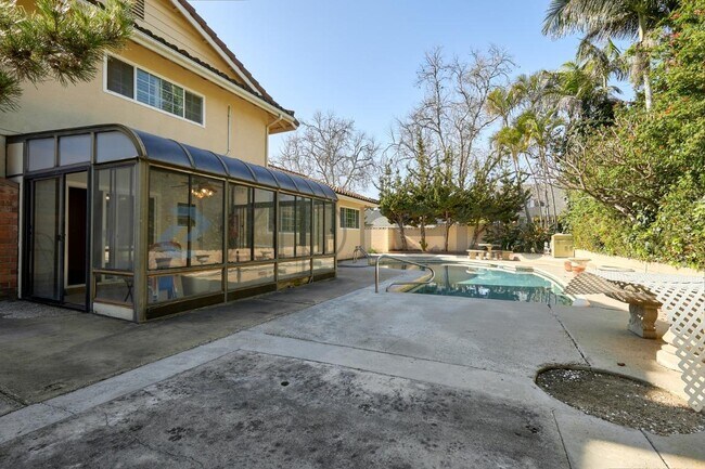 Building Photo - 1334 Birchcrest Ave