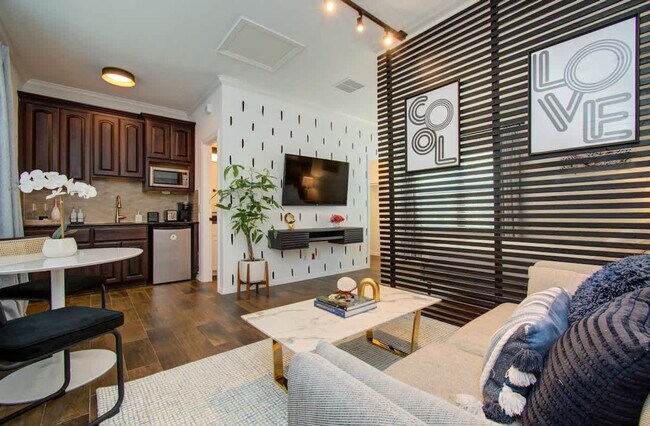 Primary Photo - 207 W 26th St