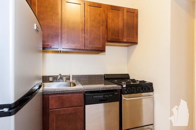 Building Photo - 0 bedroom in Chicago IL 60610