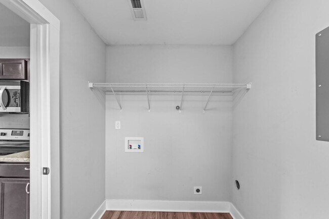 Building Photo - 410 Thad Little Rd