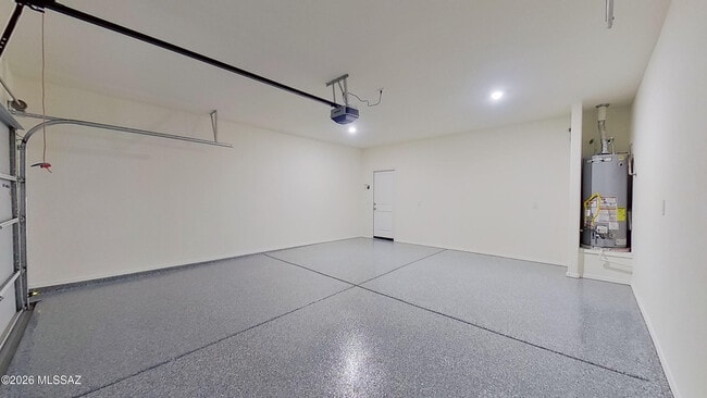 Building Photo - 14091 E Golden Oaks Rd