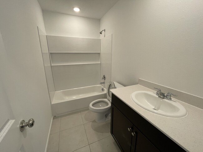 Shared Bathroom - 3480 Mildren Bnd