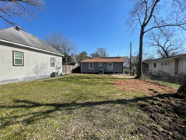 Building Photo - 2508 S Texas Ave