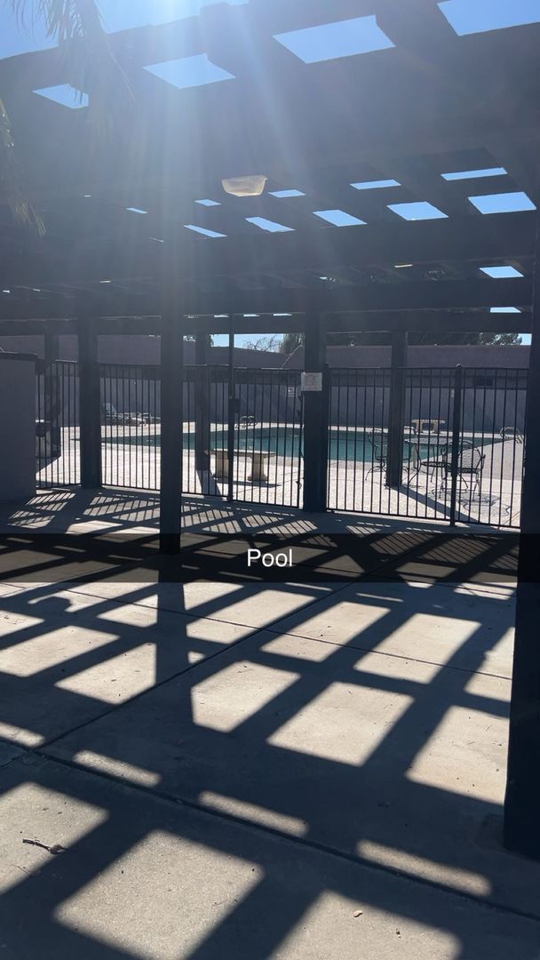 Building Photo - Well Appointed 2 bedroom 2 bathroom available February 1st.  Washer and Dryer Included!!!  Close ...