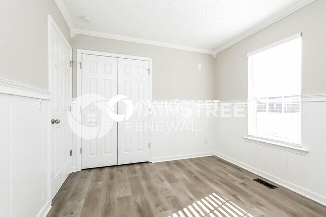 Building Photo - 2901 Ridgewood Dr