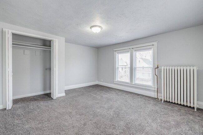 Building Photo - 206 5th St