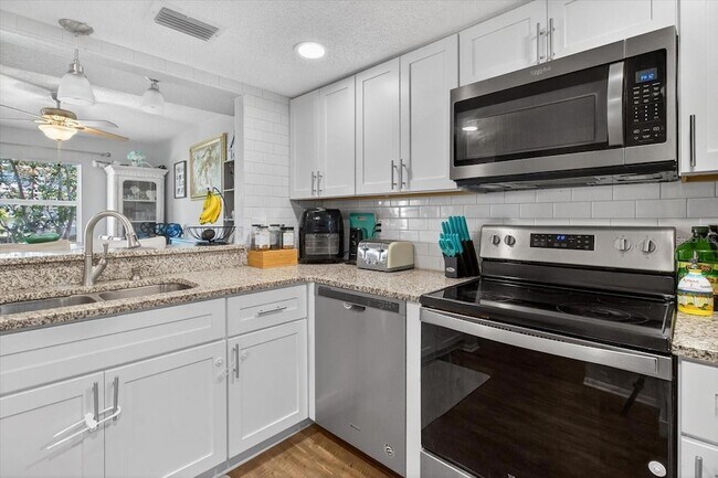 Building Photo - 1146 King Arthur Ct
