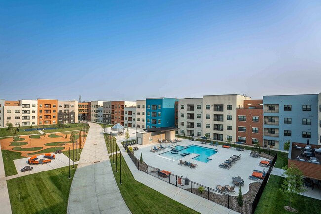 Building Photo - 2023 N Broadmoor Ave