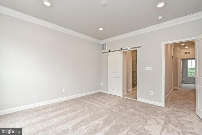 Building Photo - 4404 Fair Lakes Ct