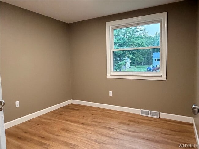 Building Photo - 4890 Bussendorfer Rd