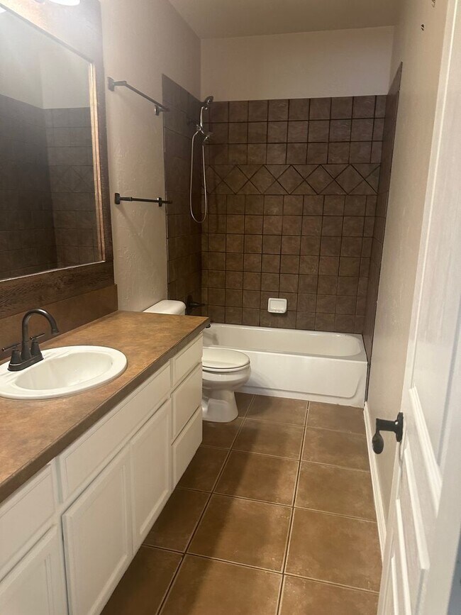 Building Photo - Home in Gated Community also In Deer Creek Schools