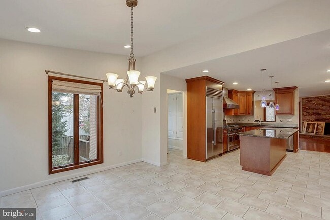 Building Photo - 9801 Clydesdale St