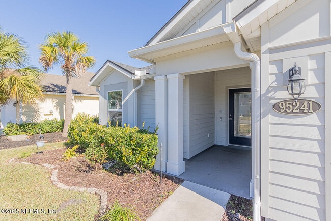 Building Photo - 95241 Tanglewood Dr