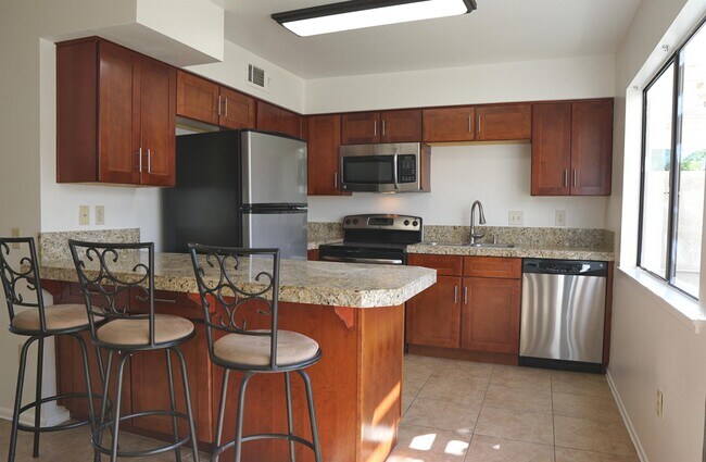 Building Photo - 6087 Montecito Cir