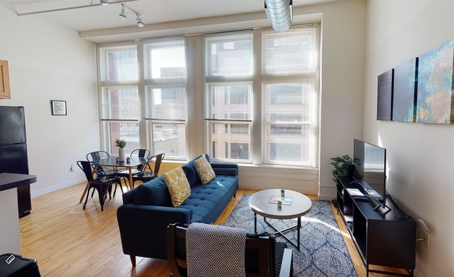 Building Photo - 918 Olive St