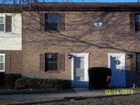 Building Photo - 2 Bedroom Townhome in West York - Coming S...