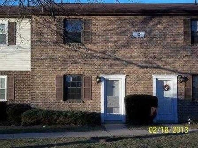 Primary Photo - 2 Bedroom Townhome in West York -